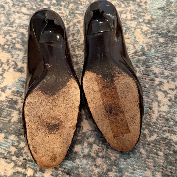 FERRAGAMO Vara Logo Bow Brown Patent Heel Pumps 8B - Picture 3 of 6